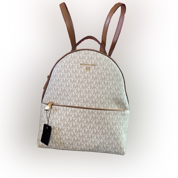 **SOLD**NWOT Michael Kors Signature Valerie Medium Backpack. - Picture 3 of 15